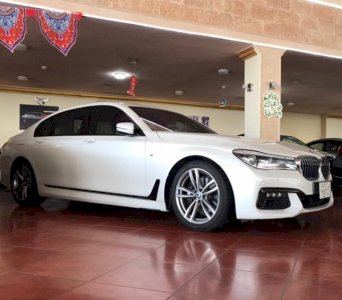 سيارة BMW IL 740 موديل 2016 نظيفة للبيع      