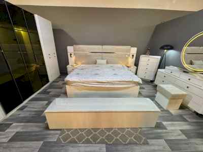 غرفة نوم جديدة بدولاب زجاج شفاف